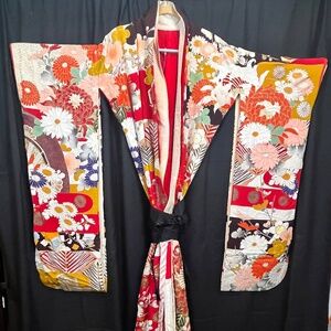 Vintage Furisode Kimono from Japan In Excellent Condition